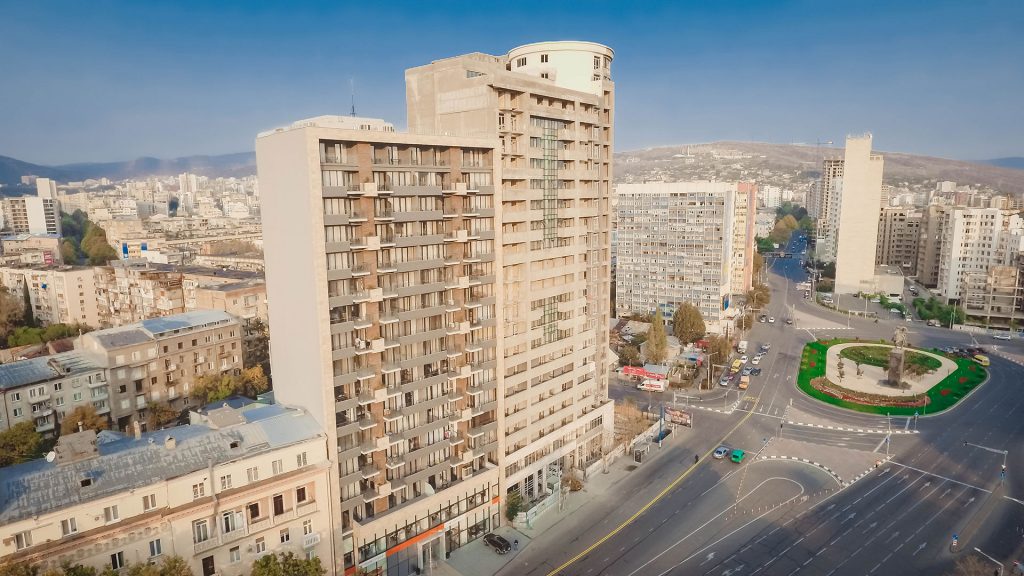 Ameri Plaza-1